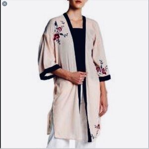 Wild Pearl Women’s pink floral Duster Jacket, size medium.